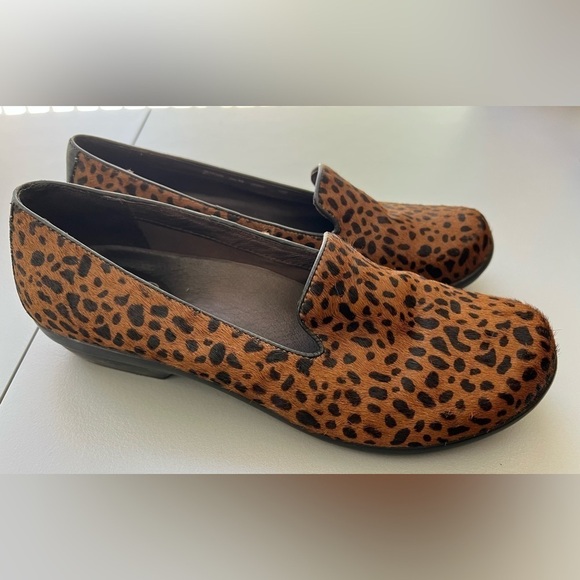 Women’s Dansko Leopard/Cheetah Slip On Olivia Style Size 9.5/10 - Picture 4 of 11
